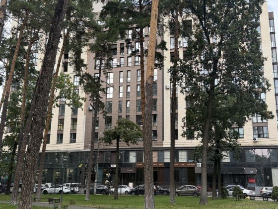 Здається затишна євро 3 кімнатна на середньому поверсі- укомплектована. Центр.Газ є. Вид на парк. Те
