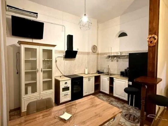 Оренда квартири у Центрі . Станція метро Майдан Незалежності за 5 хвилин ходьби.