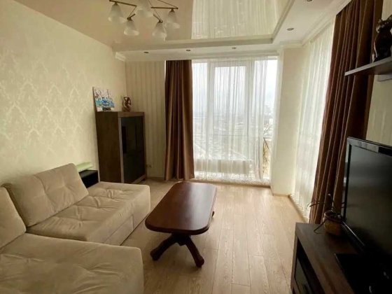 Оренда 2 кімнатної квартири з гарним видом на озеро Тельбін.