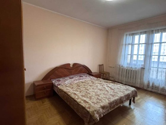 Оренда 3-х кімнатної кв-ри біля метро Лівобережна, вул Шептицького 1-2 Киев