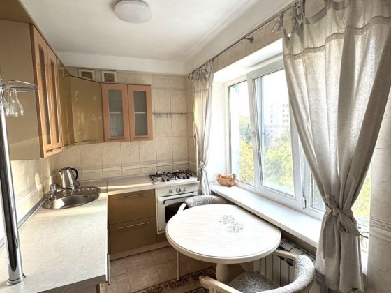 1 кім квартира . ЄВРО-РЕМОНТ. м. Нивки 8хв.пішки. Ґалаґани. Газ.Бойлер