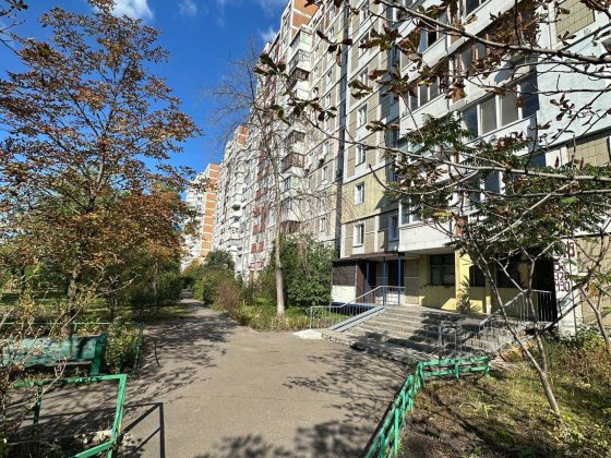 Однакомнатная  Чепрвоной Калины 54/9  срочно  сдам
