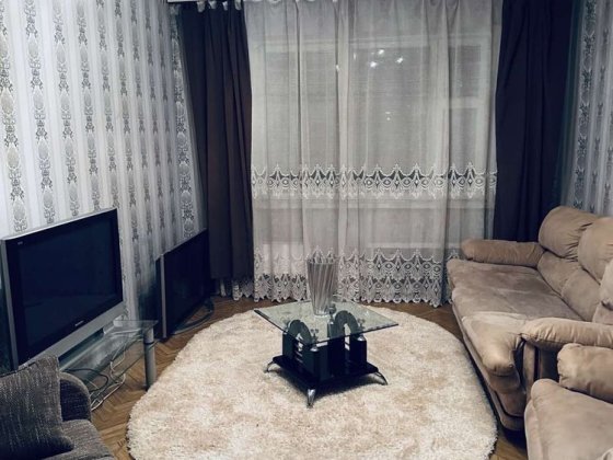 Трикімнатна квартира, невисокий поверх Сумы