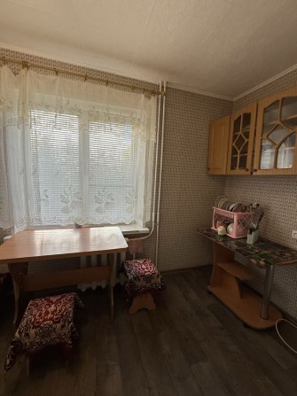 Сдам просторную 1 ком.кв по ул .Космическая - фото 1