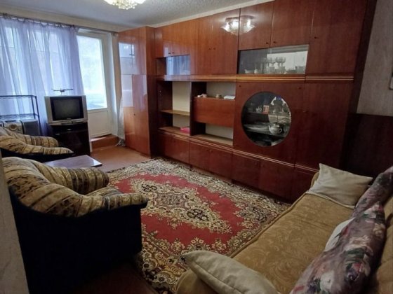 2х к.кв. на пр. Победы в пяти минутах от входа в метро. Третий этаж. Новая техника, мебель. Старт-15 Харків