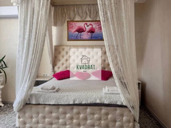 Здається одно кімнатна квартира в центрі міста, біля кінотеатру Дружби Каменец-Подольский