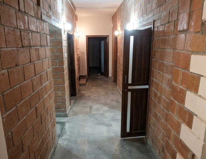 Власник, без комісії. Приміщення на цокольному поверсі 240 кв.м на бульварі Машинобудівників - фото 1
