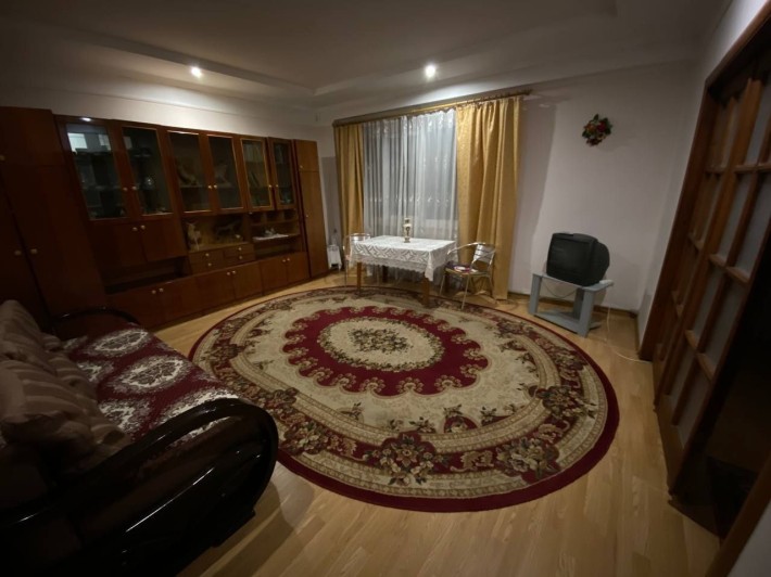 Квартира двохкімнатна центр міста третій поверх - фото 1