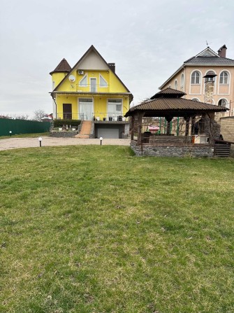 Оренда будинку з басейном в Погребах. - фото 1
