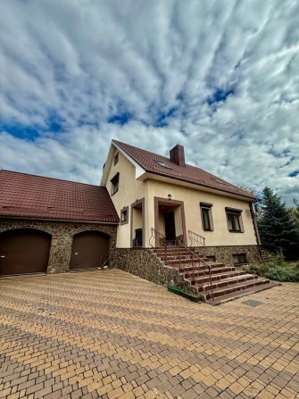 Оренда просторого будинку 250м2 з ділянкою 15 соток,2 гаражами та сауною з альтанкою в с.Шевченково - фото 1