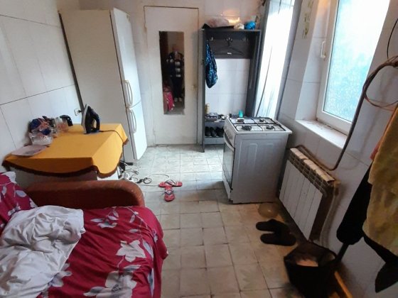 Здається частина будинку.Є укриття.Комунальні входять в суму оренди.Р-н Прокуратури.