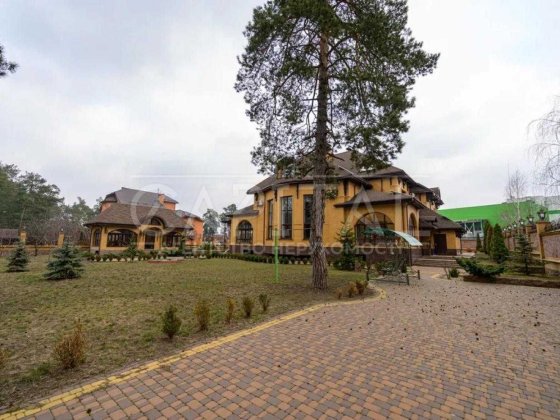 Будинок під комерцію з цоколем 940 м2 метро Лісова
