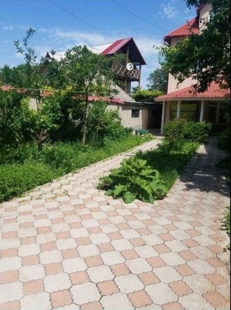 Аренда дома 5 к 200 м ,гараж, отдельный участок, животные обсуждаются!торг - фото 1