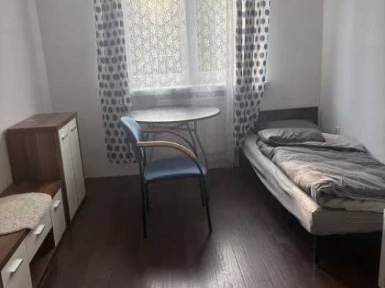 Здам підселення в кімнату біля метро Хрещатик Київ хостел 1700 грн міс Київ