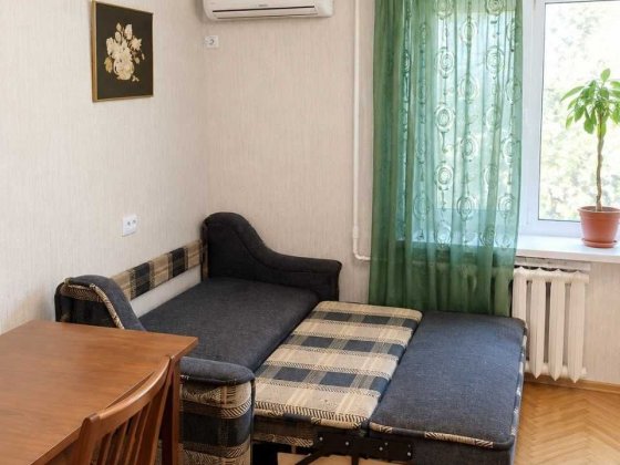 Метро КПІ,  вул.Борщагівська 127. Кімната без проживання власників.