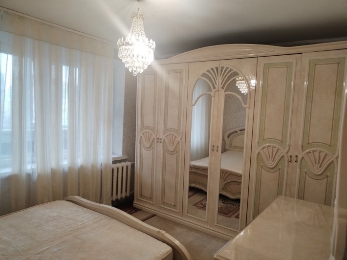 Дівчині або хлопцю оренда кімнати 5хв м.Позняки!телефонуйте - фото 1