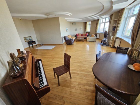 Кімната в шикарній квартирі 270м  з панорамою на Печерську