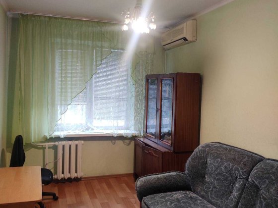 Хороша кімната для жінки на пр. Слобожанському