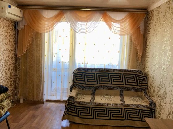 Сдам просторную комнату с балконом в общежитии Запоріжжя