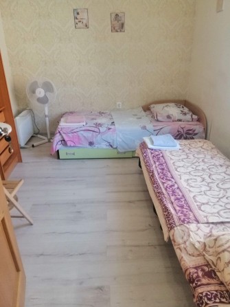 Комната довгостроково центр, здається до літа. - фото 1
