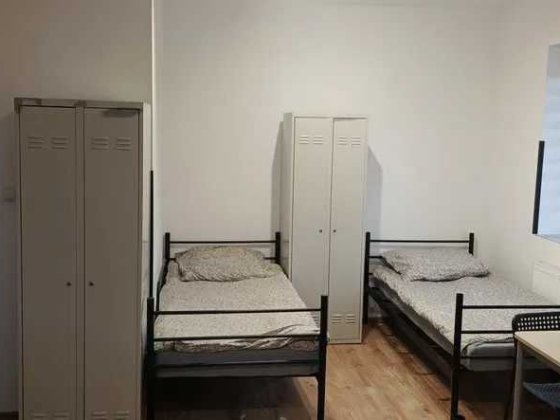 1400 грн місяць здам місце в кімнаті Київ метро Дарниця хостел