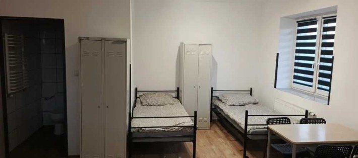1400 грн місяць здам місце в кімнаті Київ метро Дарниця хостел - фото 1