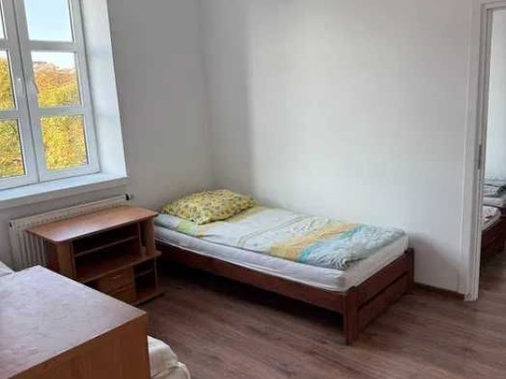 Здам місце в кімнаті біля метро Золоті ворота хостел Київ 1700 грн Киев