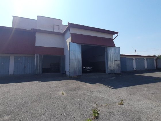 Здам 3 бокса з прилеглою теріторією