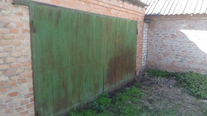 Здається цеглчний гараж в приватному секторі. - фото 1