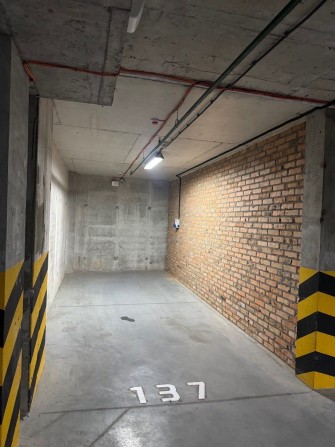 Оренда паркомісця  з електрозарядкою -1 поверх . Жк Нова Англія вул.Михайла Максимовича - фото 1