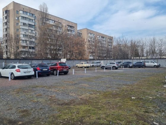 Оренда паркомісць вул. Западинська, 13