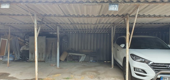 Сдам крытое  место на авто стоянке «Каскад 166» 7 ст. Люст. дороги - фото 1