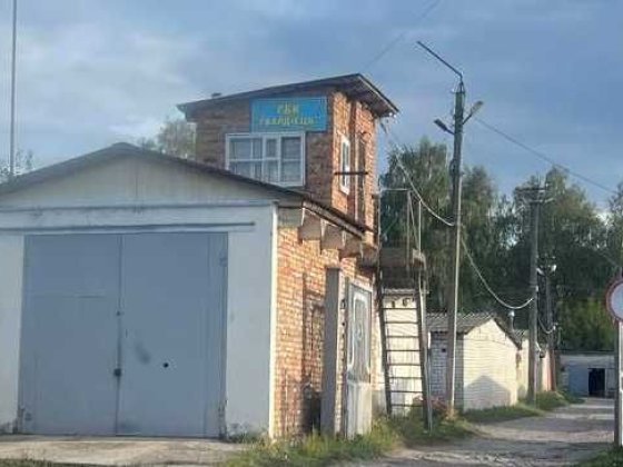 Продам капітальний цегляний гараж Глухів
