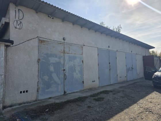 Продаються гаражі коло Будівельника Калуш