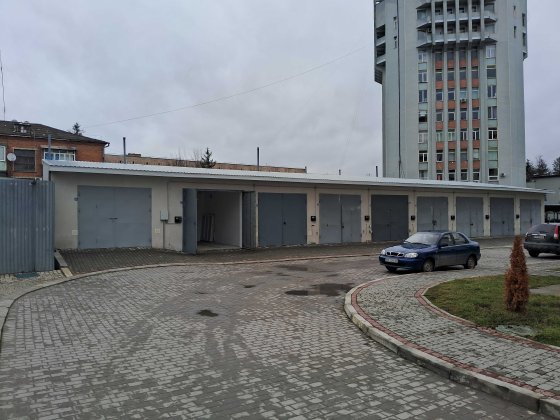 Продам гараж великий під бус з підвалом, центр міста