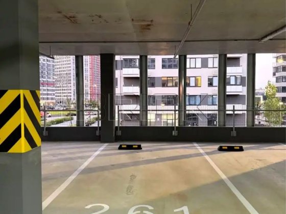 Продаж Паркомісце Варшавський 3