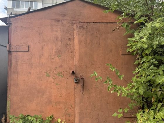 Гараж, не під машину