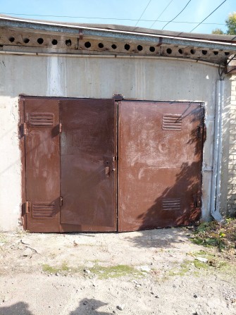 ВЛАСНИК продає капітальний гараж із 2 кімнатами знизу по вул. Покільська(Промислова] 4 в Голосіївськ - фото 1