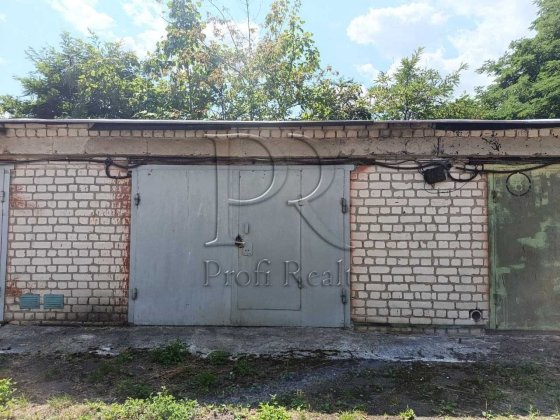 Продаж бетонний гараж Солом'янський р-н/Фучика
