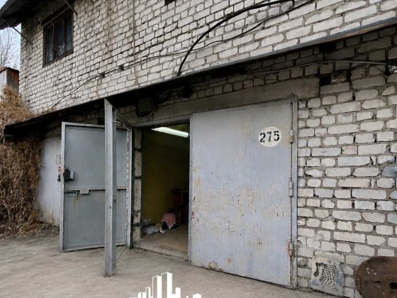 Скоропадського 64 , м Вокзальна 5хв, продається гаражний  бокс, два гаража