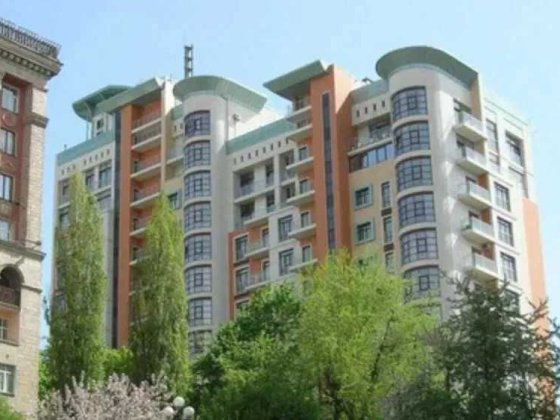Продажа паркомісця на Хрещатику,ЖК Капітолій,зручний  заїзд!