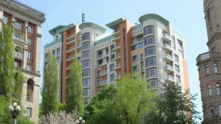 Продажа паркомісця на Хрещатику,ЖК Капітолій,зручний  заїзд! - фото 1
