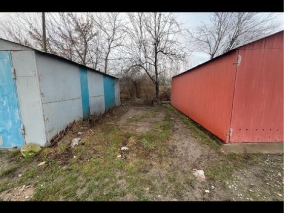 Продам місце під гараж