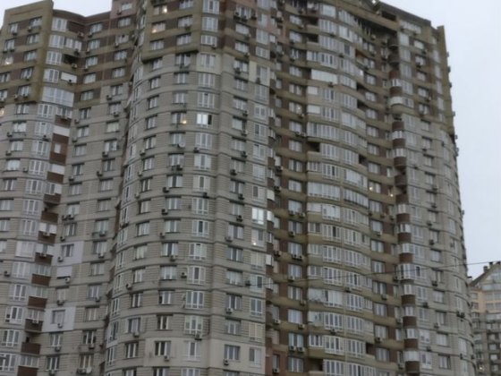Продам місце в підземному паркінгу Грігоренка 22/20
