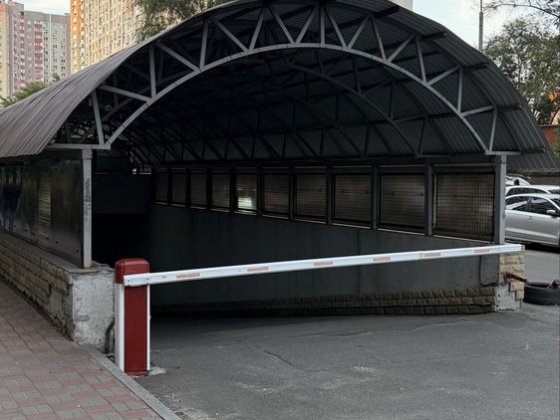 Паркомісце у підземному паркінгу