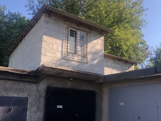 Продам гараж на 2 машины угловой,3этажа