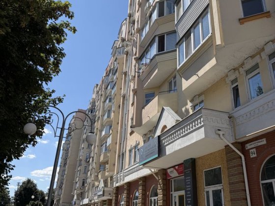 Паркомісця в паркінгу по Святотроїцькій Черкаси