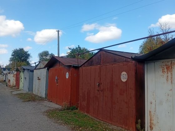 продам гараж в кооперативі "Онезький" напроти цементного заводу Лотос