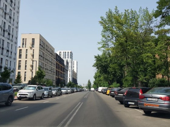 Продаж 1-к квартири вул. Салютна 38/2 Київ