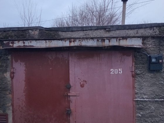 Продам большой гараж район 12 апреля